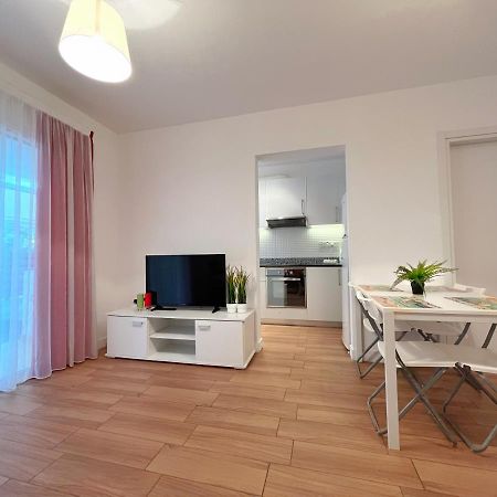 Central 2 Bedroom Apt Terrace And Pool Ayia Napa Exterior photo